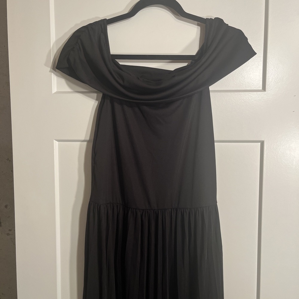 NWT Zesica Women's Off The Shoulder Long Black Dress Size Large Pleated Skirt